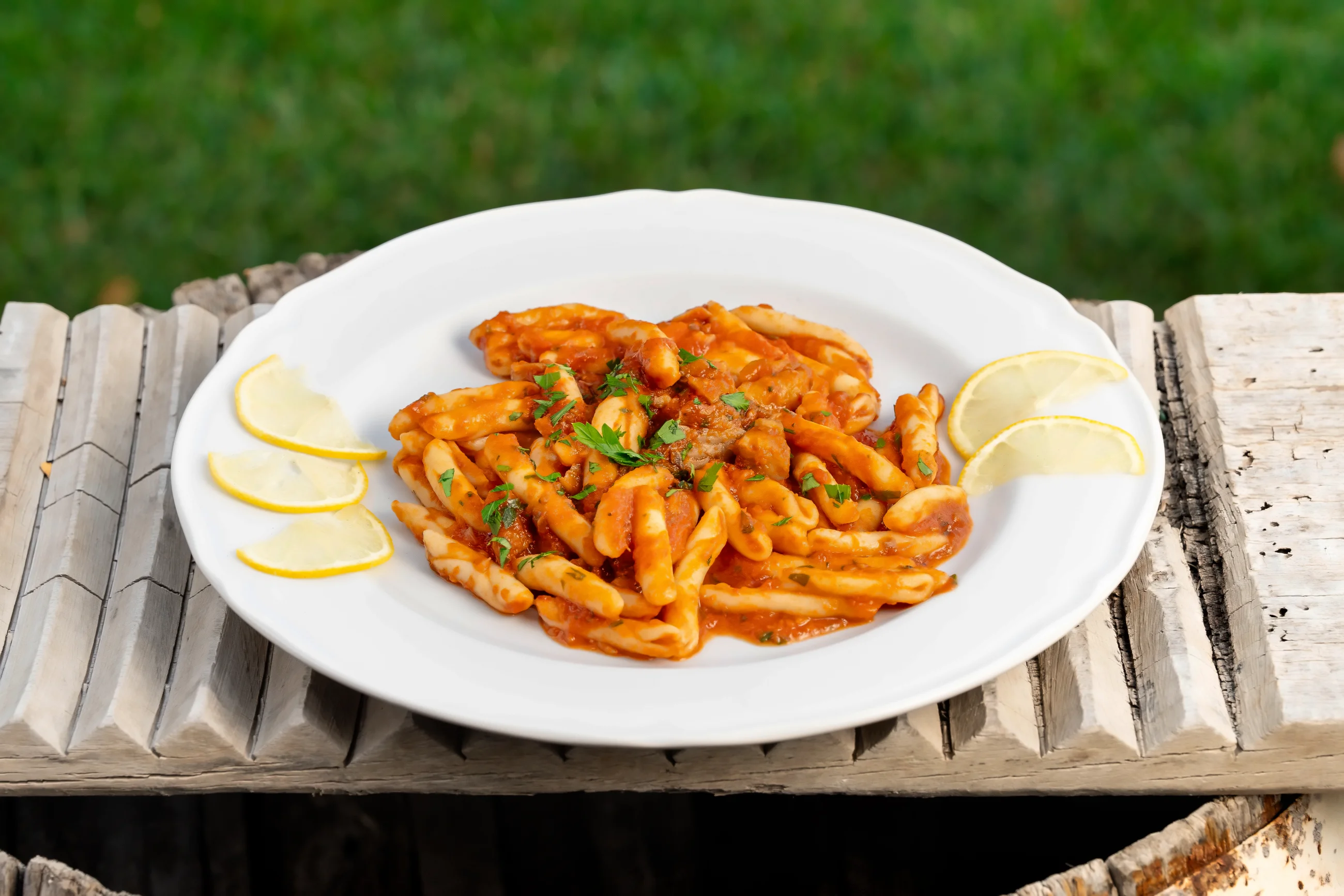 Maccheroncini al ragù di cernia e pomodoro*